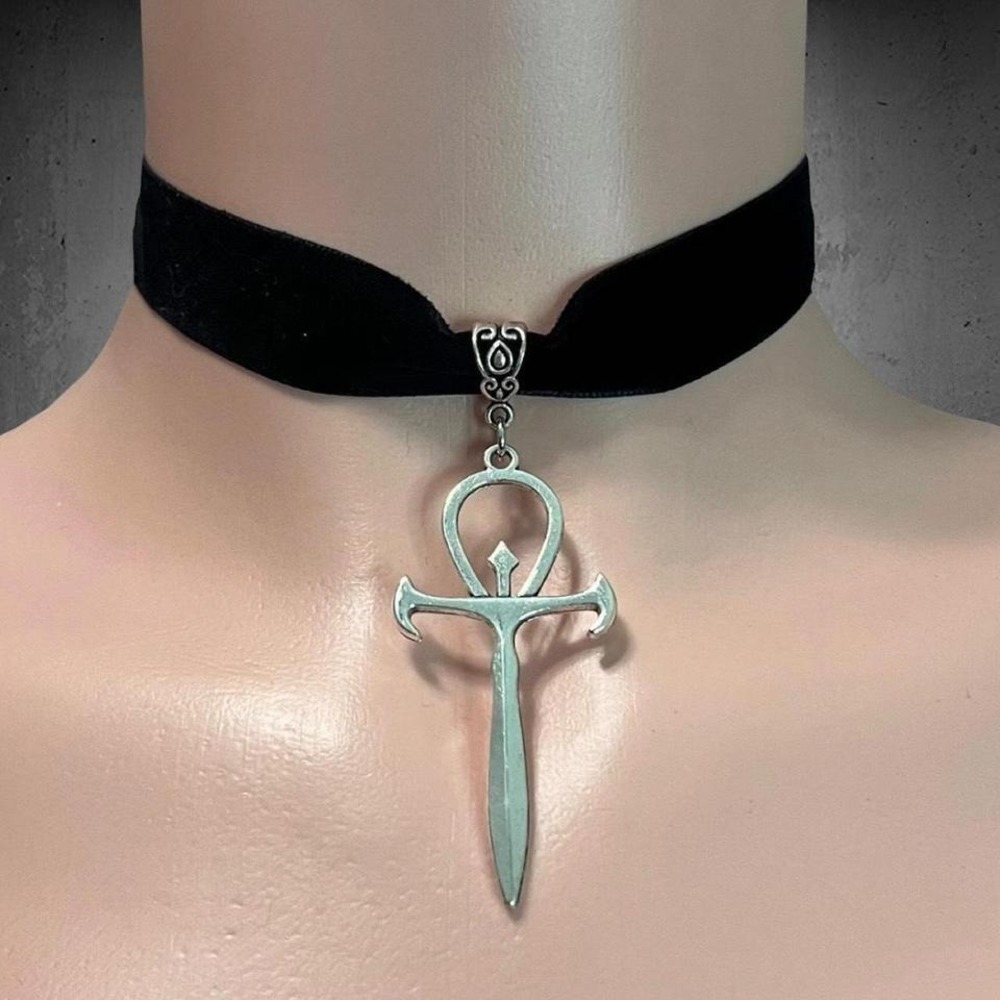Vampire cross pendant choker